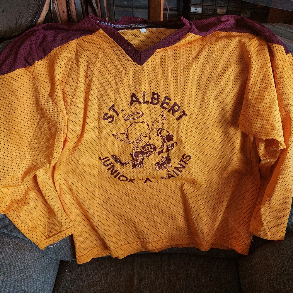 Saint Albert sports shirt junior size M